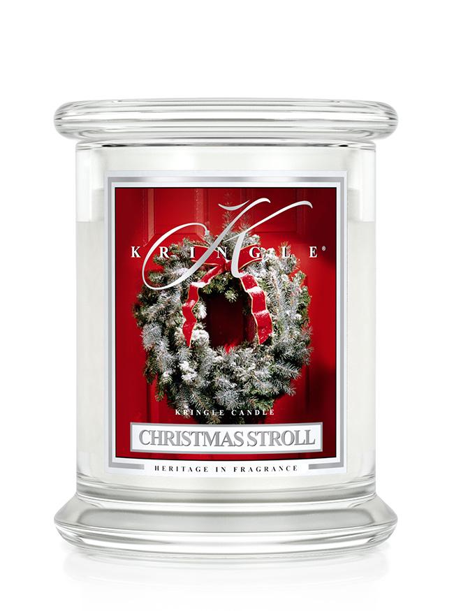 Kringle Candle Christmas Stroll vonná sviečka stredná 2-knôtová (411 g)