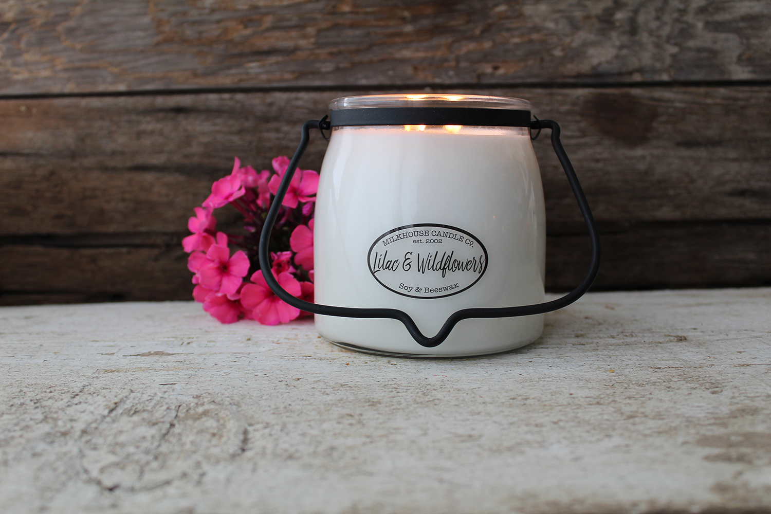 MILKHOUSE CANDLE Lilac & Wildflowers vonná sviečka BUTTER JAR 2-knôtová (454 g)