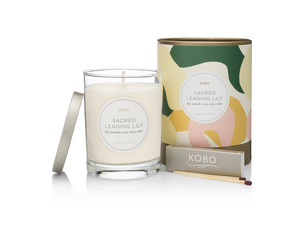 KOBO Camo Sacred Leanig Lily Candle vonná sviečka (11oz / 312g)