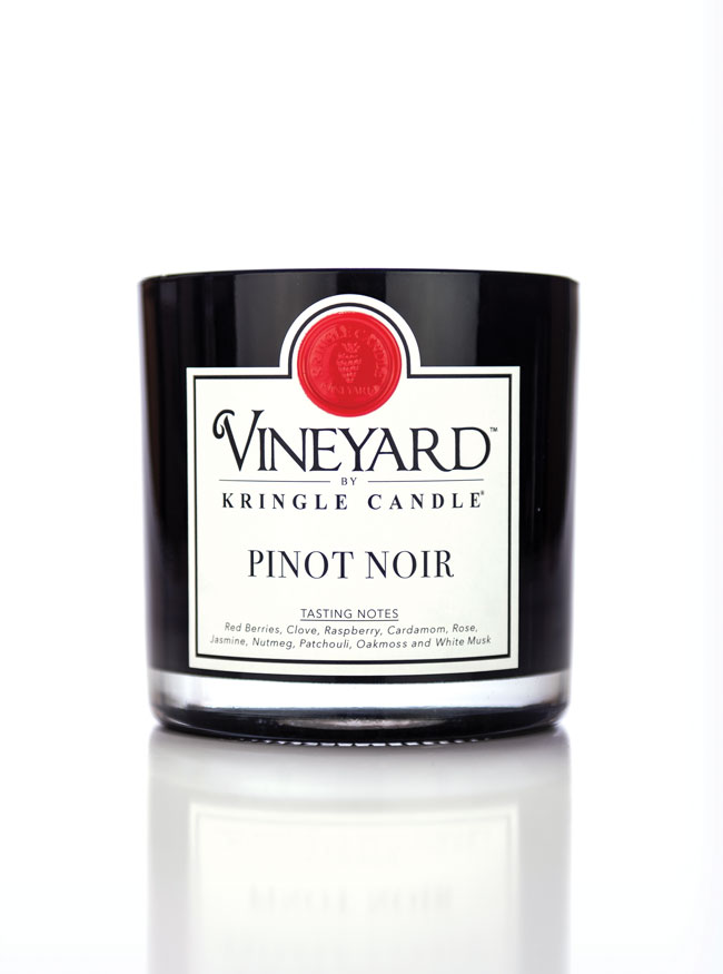 Kringle Candle VINEYARD Pinot Noir vonná sviečka 4-knôtová (737 g)