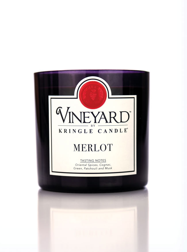 Kringle Candle VINEYARD  Merlot vonná sviečka 4-knôtová (737 g)