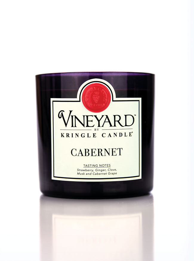 Kringle Candle VINEYARD  Cabernet vonná sviečka 4-knôtová (737 g)